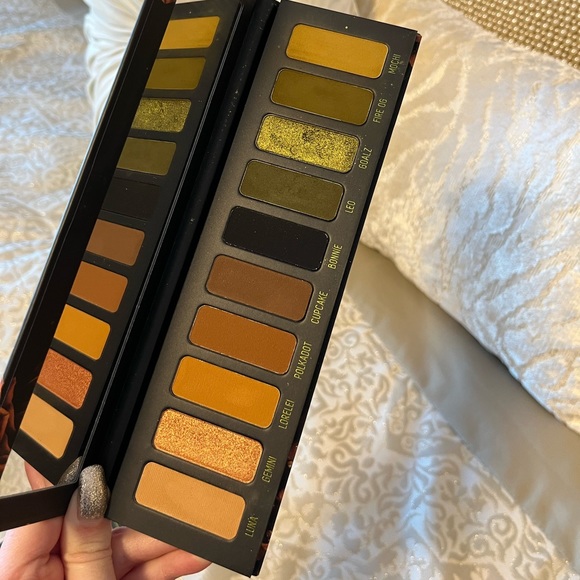 Melt Gemini Eyeshadow Palette - Picture 7 of 10